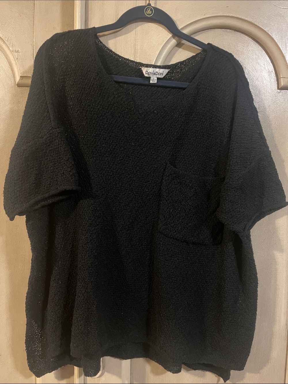 DAVI & DANI Black Textured Short Sleeve Pocket Top